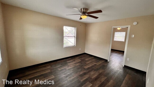 Building Photo - 1 br, 1 bath House - 2000 W Jackson St Unit 8