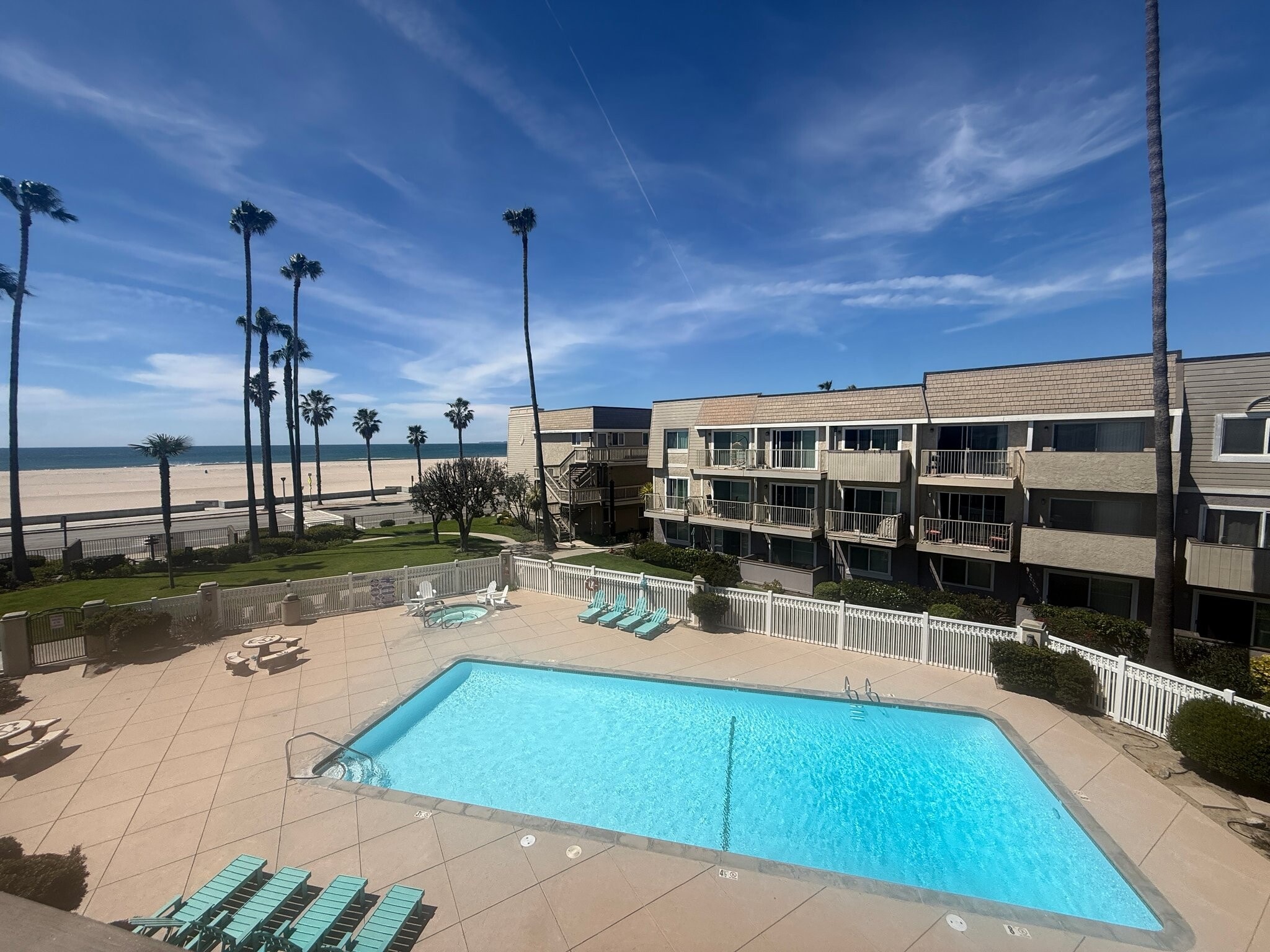 Building Photo - 325 E Surfside Dr