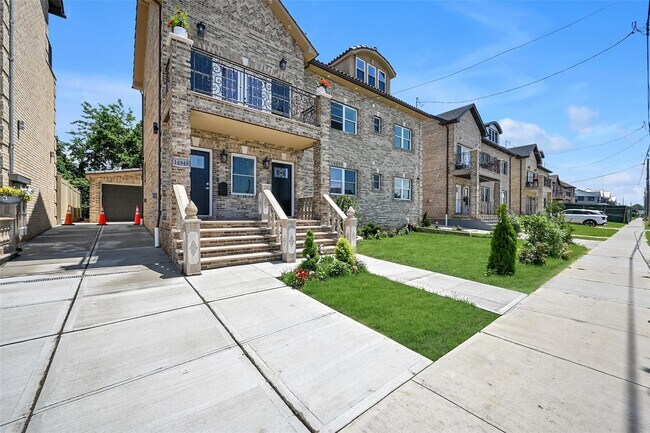 Building Photo - 14949 Hawtree St