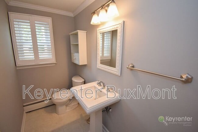 Building Photo - 5 Cedar Woods Dr