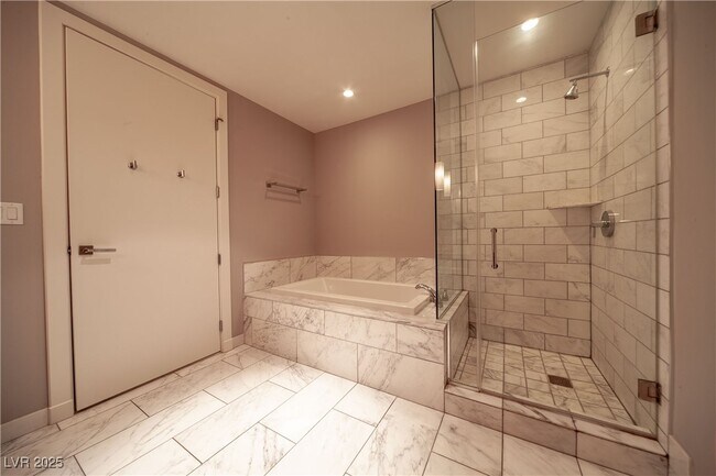 Building Photo - 4471 Dean Martin Dr