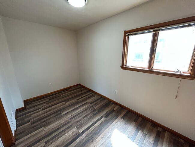 Building Photo - 3430 E 73rd St