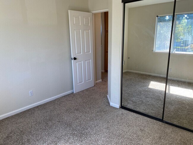 Building Photo - 8765 Clay Glen Way