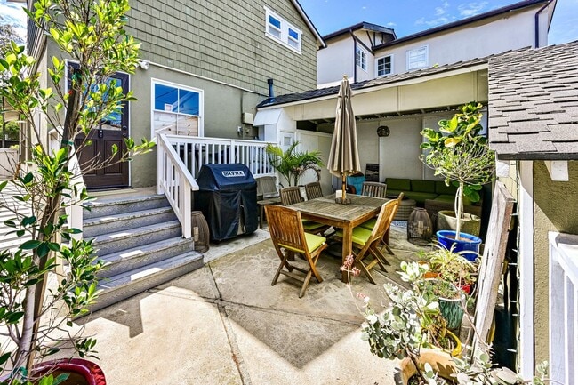 Building Photo - Furnished Master Suite Near Manhattan Beach! All Utilities & Internet Included!