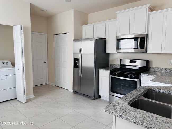 Building Photo - 112 Barley St