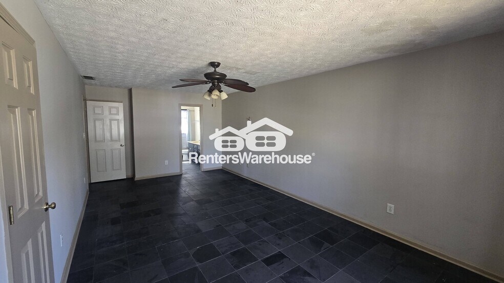 Building Photo - 891 Providence Dr