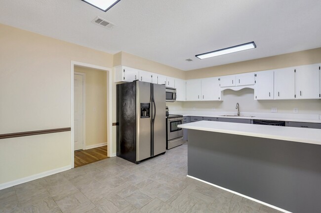 Building Photo - 110 Flat Shoal Ln