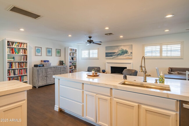 Building Photo - 1909 E Bethany Home Rd