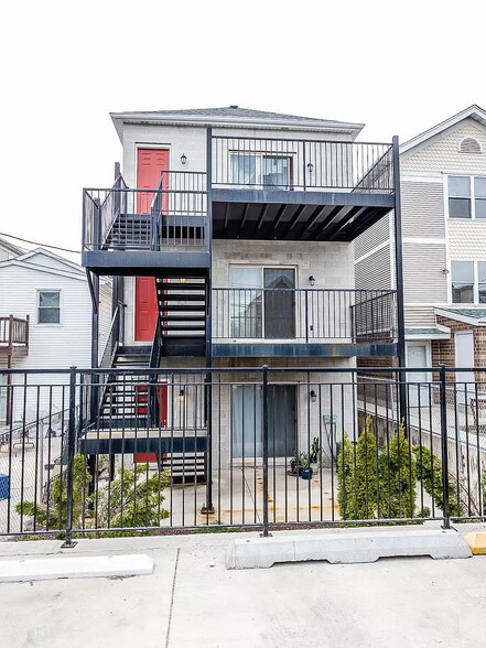 Back - 2237 W 18th St
