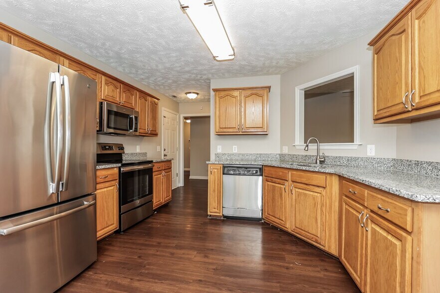 Building Photo - 825 Chaney Woods Dr