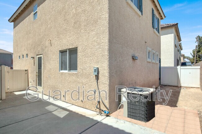 Building Photo - 5258 Paradise Skies Ave