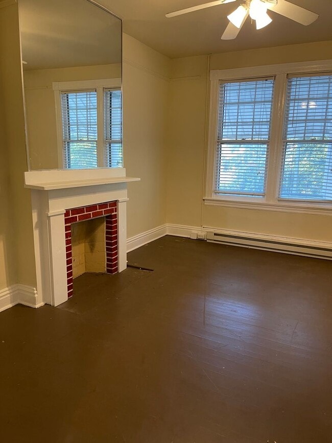 Building Photo - Large 3 bdrm/1 bath Home Within Walking Distance to VCU!