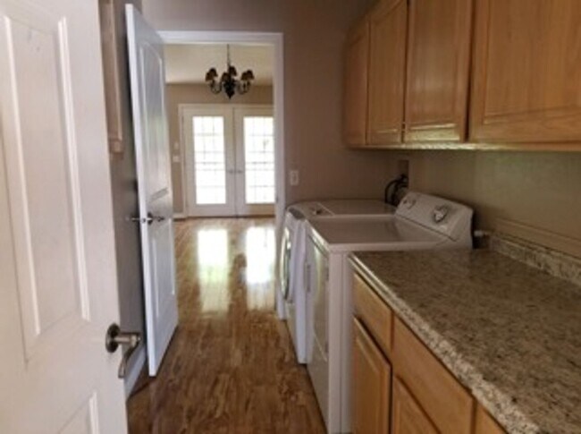 Building Photo - Beautiful Bloomington Hills Home