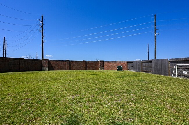 Building Photo - 3057 Pensacola Dr