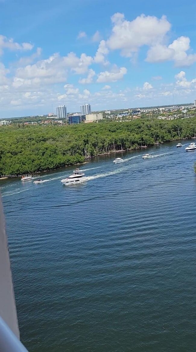 Building Photo - 400 Kings Point Dr