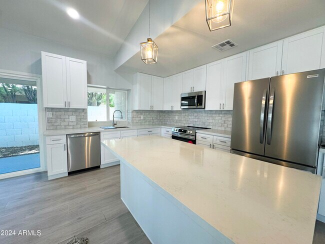 Building Photo - 514 W Fellars Dr