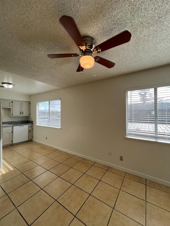 Building Photo - 3344 E Sierra Madre Ave