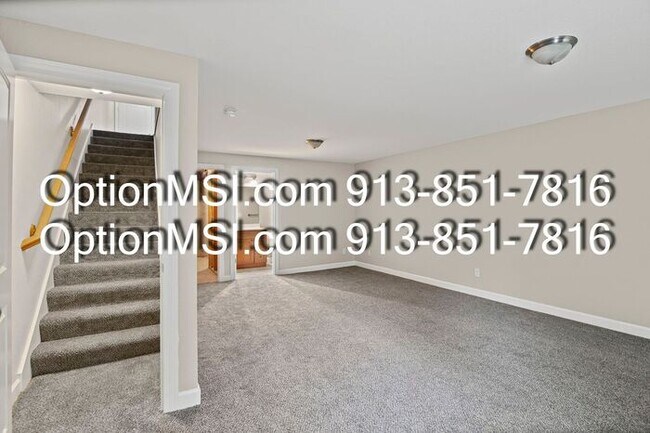 Building Photo - Townhome available in Piper schools