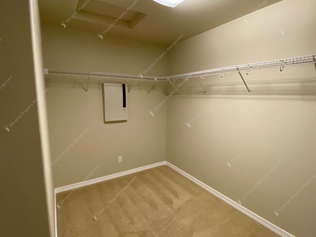 Building Photo - Spacious Corner Home in Prime SW Bend Loca...