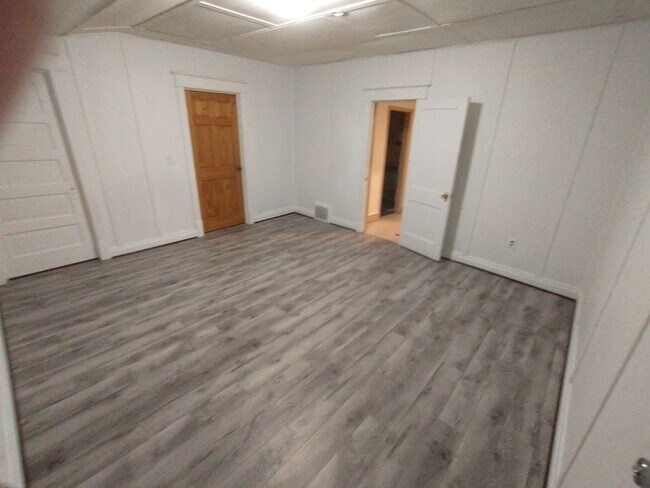Building Photo - Fon Du Lac Apartments