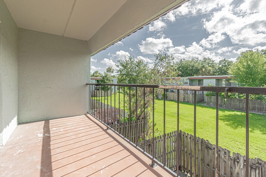 Building Photo - 2818 Somerset Park Dr