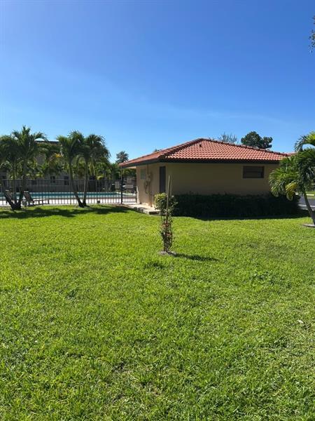 Building Photo - 21895 Lake Forest Cir