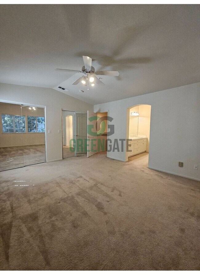 Building Photo - MOVE-IN SPECIAL $500 off first month!! Bea...