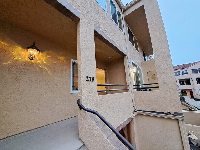 Building Photo - 3957 Nobel Dr