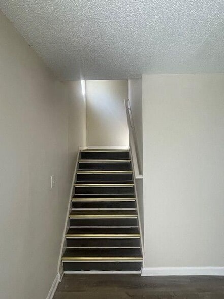 Building Photo - 6469 Brenda Ann Dr