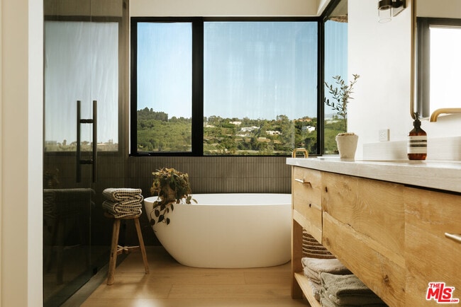 Building Photo - 5792 Calpine Dr