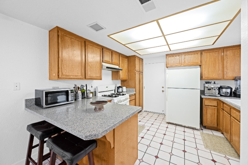 Building Photo - 12168 Mt Vernon Ave