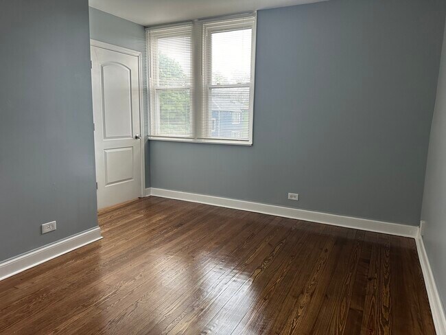 Building Photo - 12052 S La Salle St