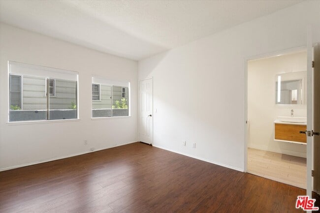 Building Photo - 432 S Hamel Rd