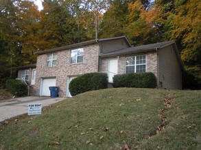 Building Photo - Two Bedroom Duplex with Modern Kitchen, 1 1/2 Baths and Garage!