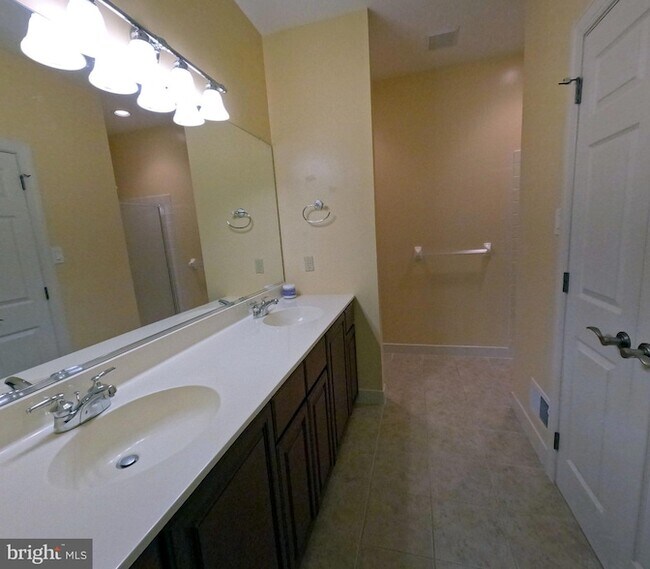 Building Photo - 957 Pinehurst Dr