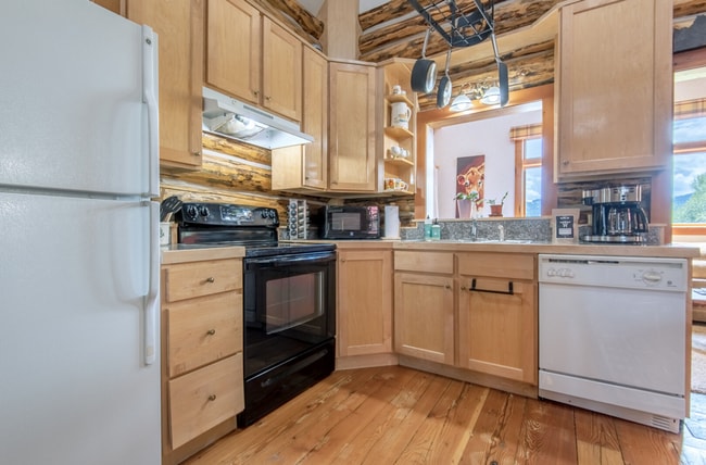 Building Photo - Price Reduced! Enchanting Log Cabin & Carr...