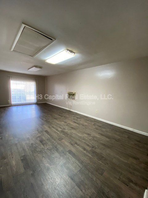 Building Photo - 215 Dogwood Ln