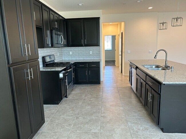 Building Photo - 3204 N Pratos Ct