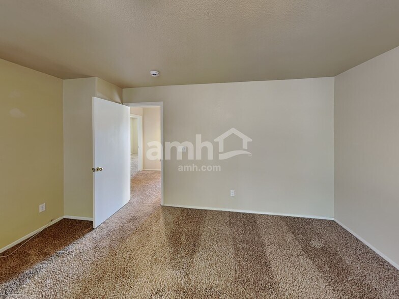 Building Photo - 8802 Salvestrin Point Ave