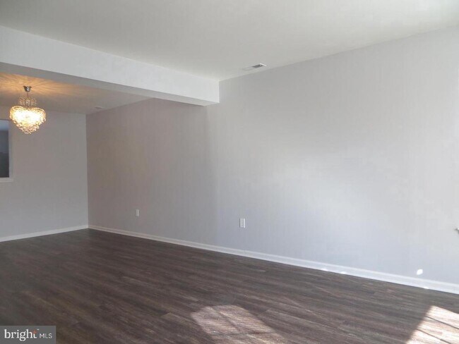 Building Photo - 3606 N Carriage Ct