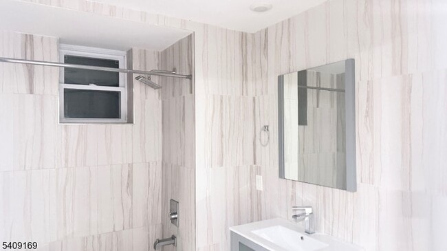 Building Photo - 549 Palisade Ave