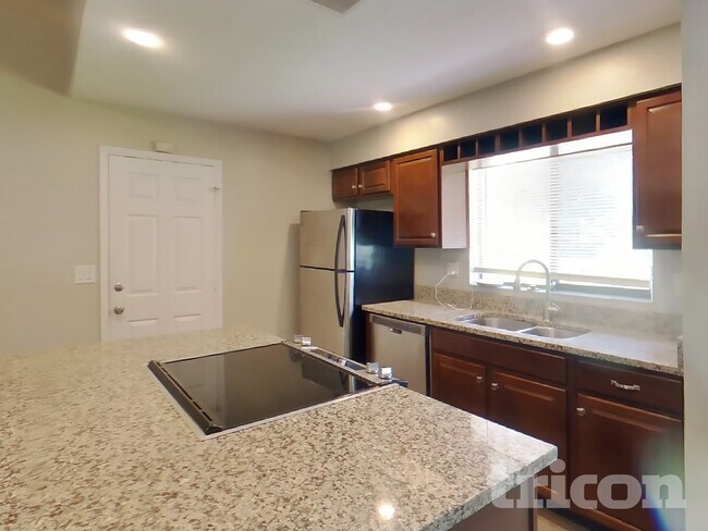 Building Photo - 1108 Robin Dr