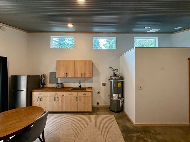 Building Photo - Furnished Modern Home for Rent – 2 Bedroom...