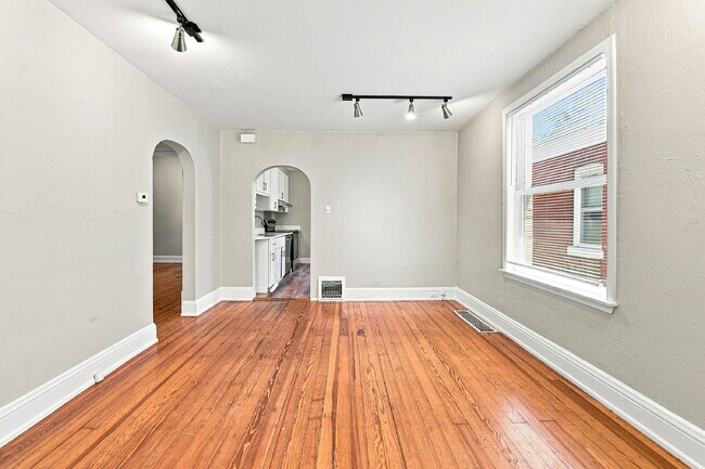 Building Photo - $2,845.95, 3 bed, 1 bath, located in Denver with New Appliances