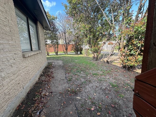 Building Photo - Plano 3-2-2 with 2 Living 2 Dining