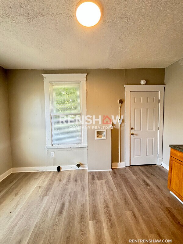 Building Photo - 1423 Lyndale Ave