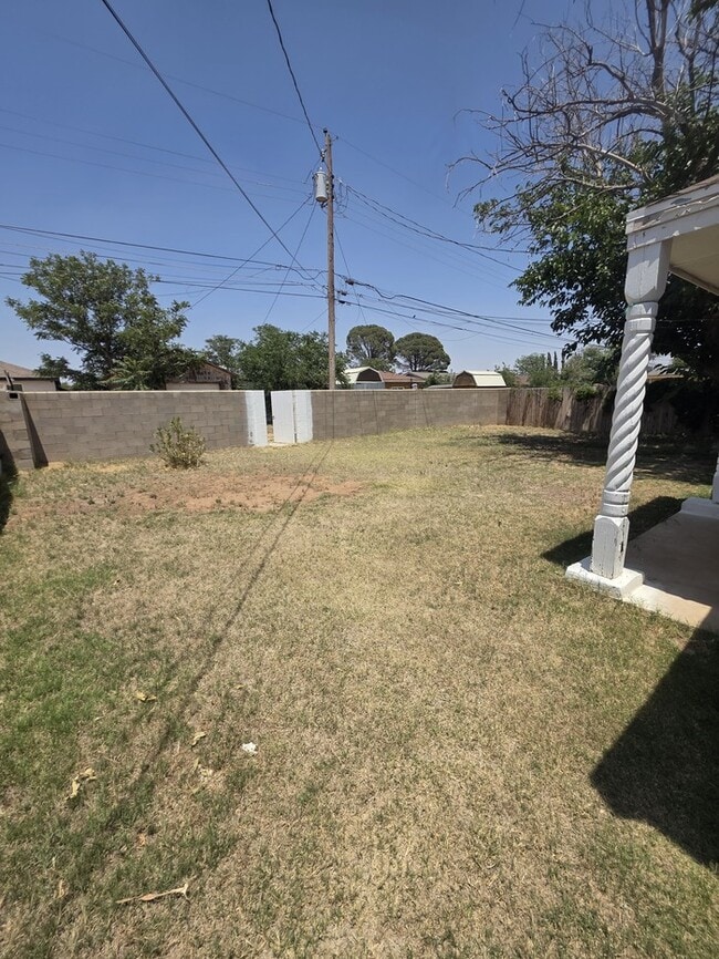 Building Photo - 3 bed 1 bath remodeled home, move in ready!