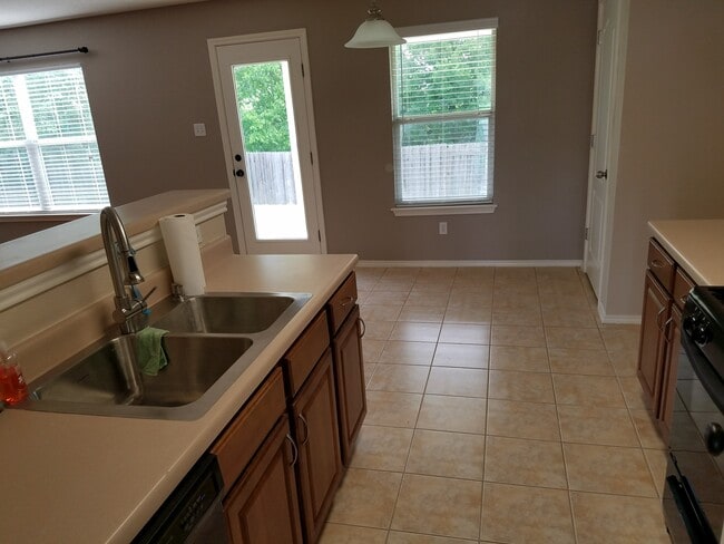 Building Photo - 3608 Savage Springs Dr