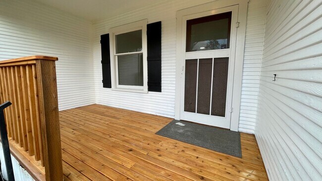 Building Photo - Country Living Home On Over Half An Acre! ...