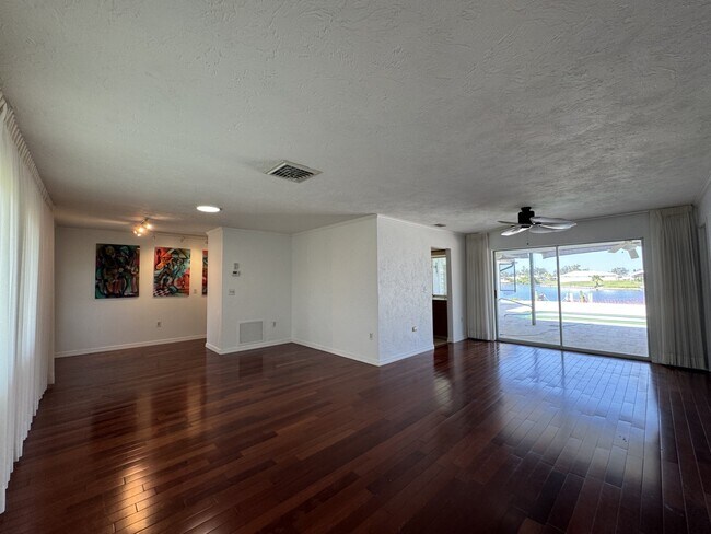 Building Photo - 1725 N Gondola Ct
